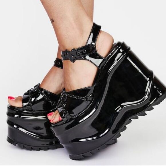 Shoes - Black Patent Chained Heart Open Toe Platform Ankle Sandals NEW